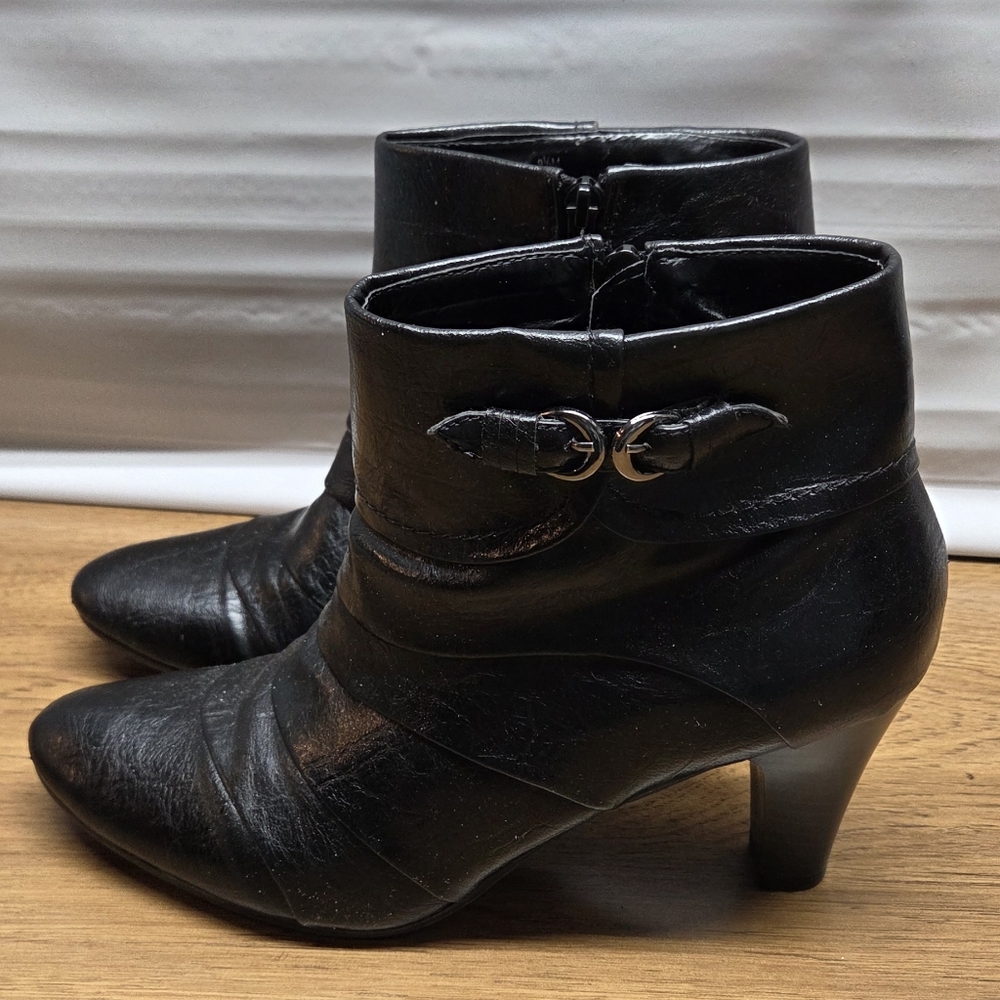 Life Stride Elegant Black Faux Leather Ankle Boots